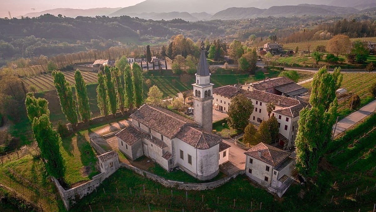 Santa Maria di Feletto dall'alto